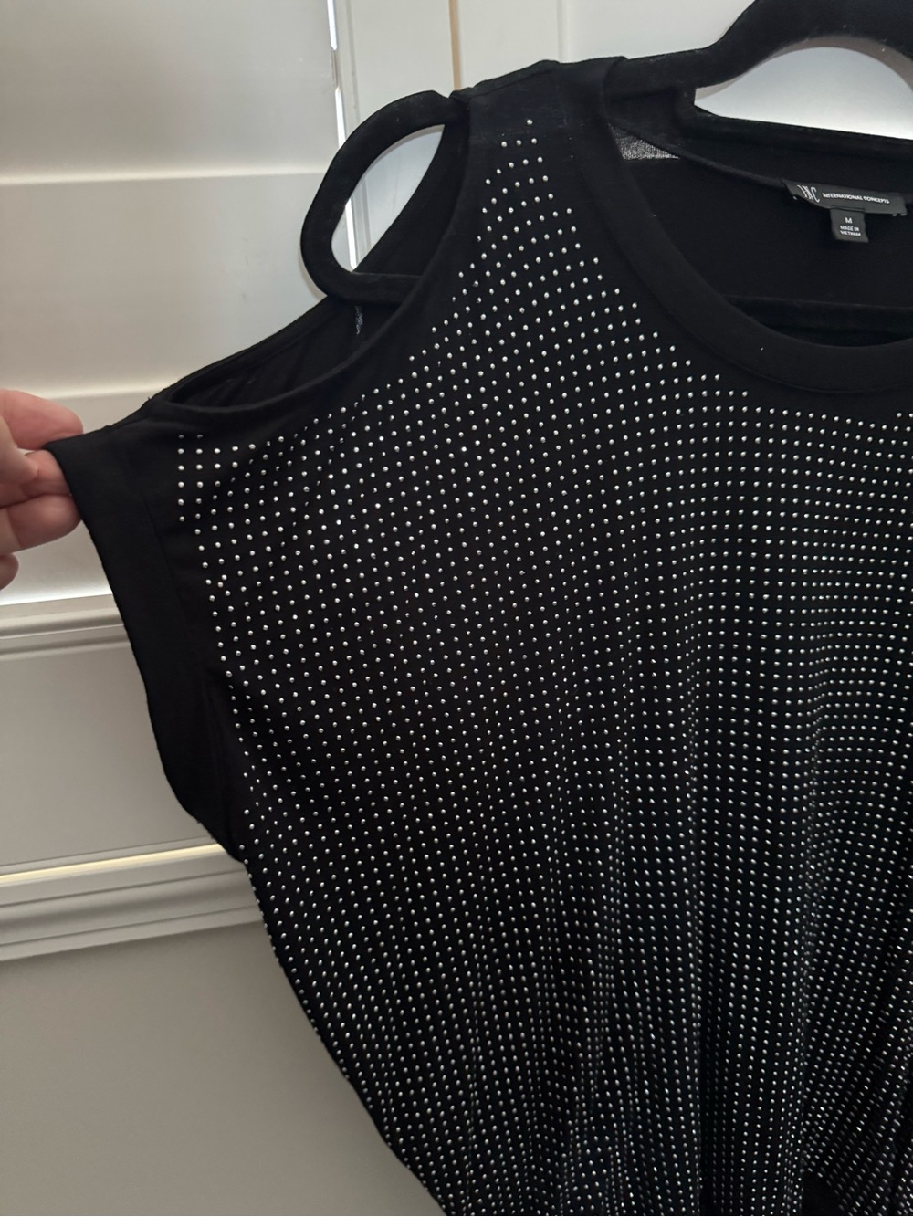 INC INTERNATIONAL CONCEPTS BLACK WITH SILVER STUDDED COLD SHOULDER LADIES TOP - Picture 4 of 5